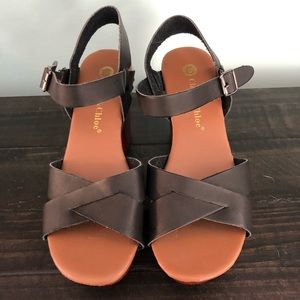 Sandals with block heel